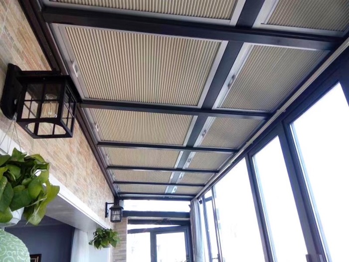 Một không gian có thể kết hợp các mẫu rèm tổ ong khác nhau